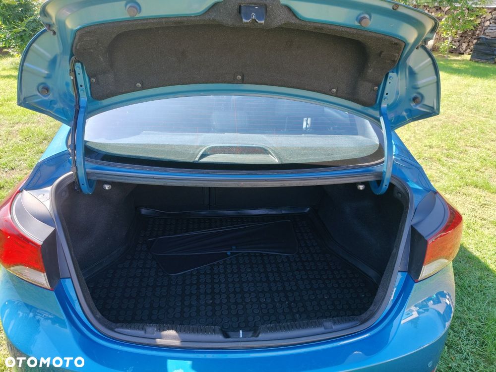 Hyundai Elantra - 5