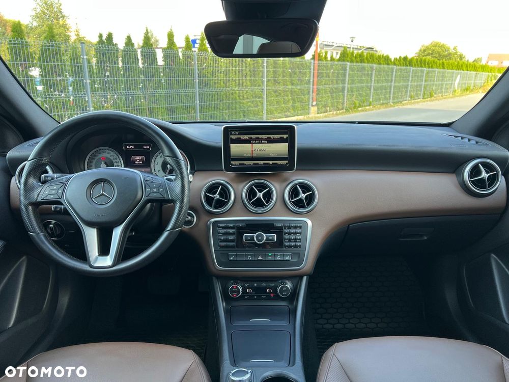 Mercedes-Benz Klasa A 250 4Matic 7G-DCT - 26