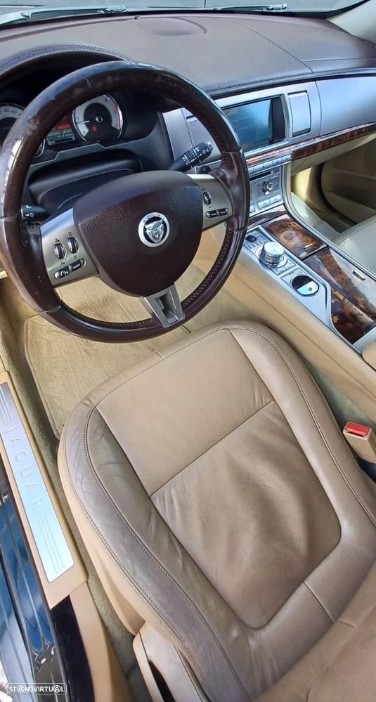 Jaguar XF 2.7 D V6 Premium Luxury - 12