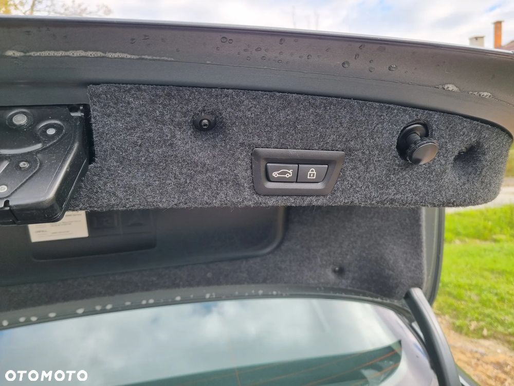 BMW Seria 5 528i Sport-Aut Luxury Line - 29