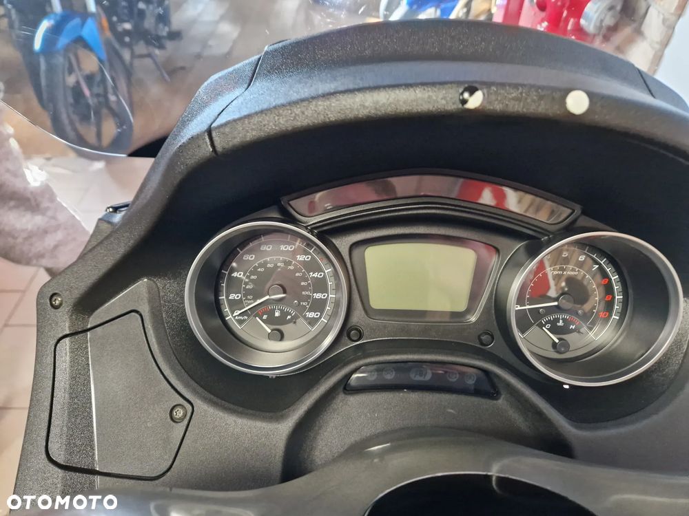 Piaggio MP-3 - 29