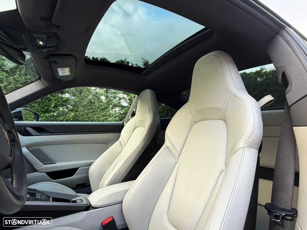 Porsche 911 (992) Carrera 4S PDK - 17