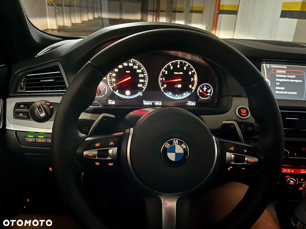 BMW Seria 5 550i xDrive Sport-Aut - 39