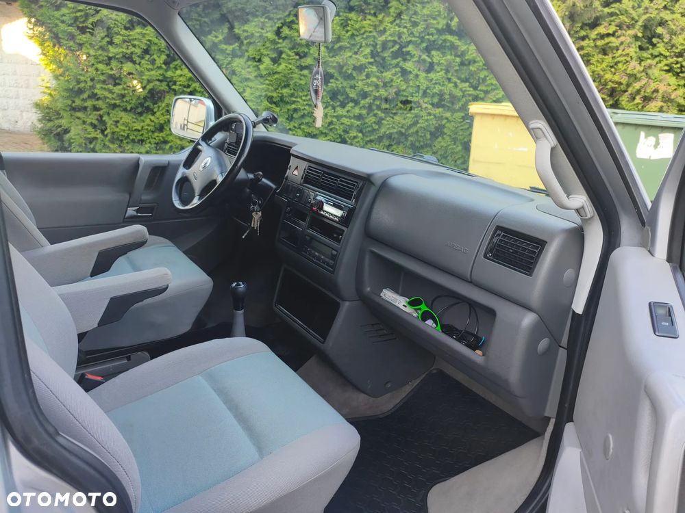 Volkswagen Multivan - 10