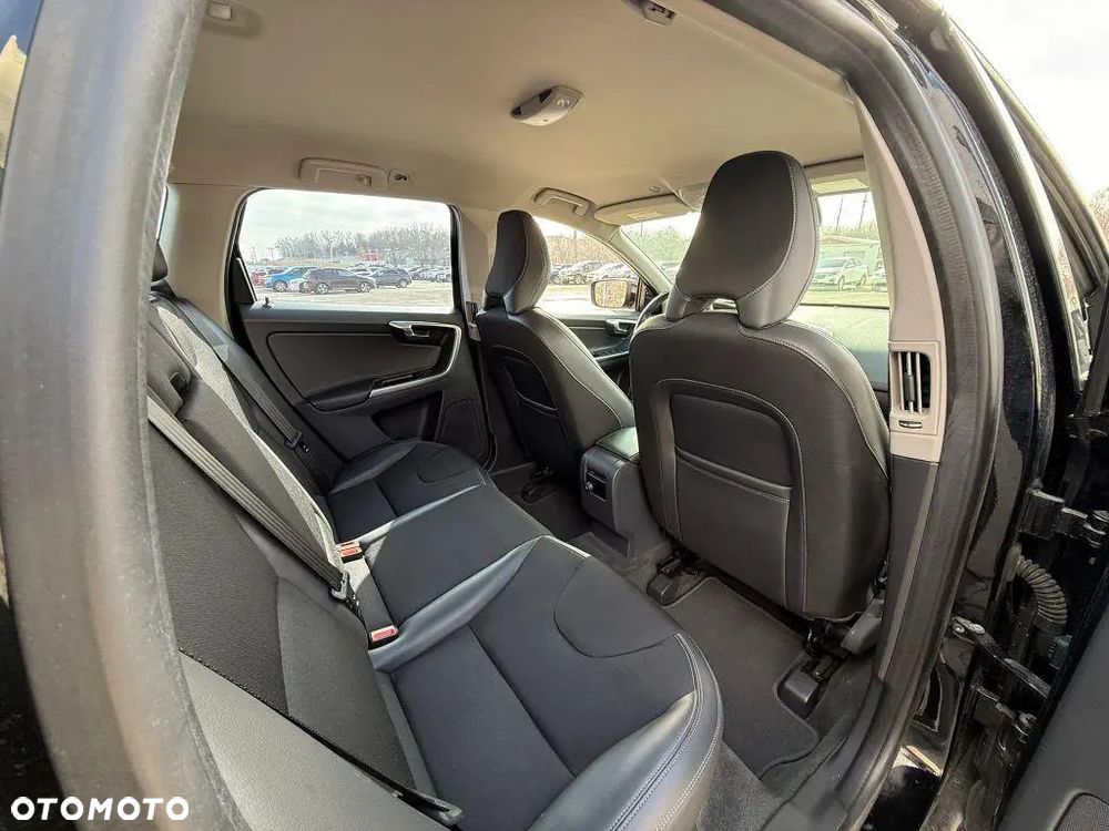 Volvo XC 60 T5 Momentum - 12