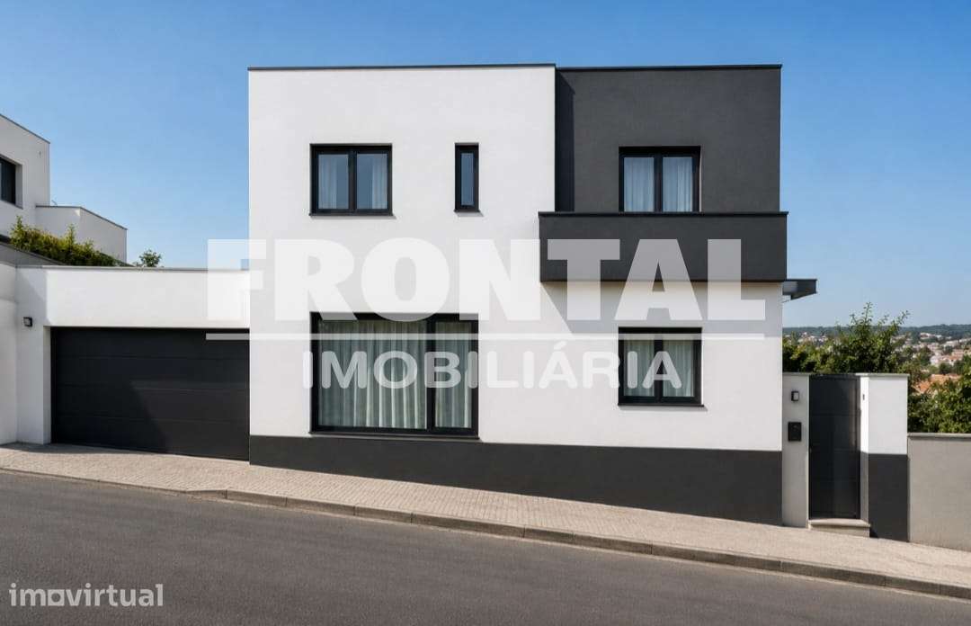 Moradia T4 Independente - 200 m2 | Centro De Mirandela, Bragança - Grande imagem: 2/5