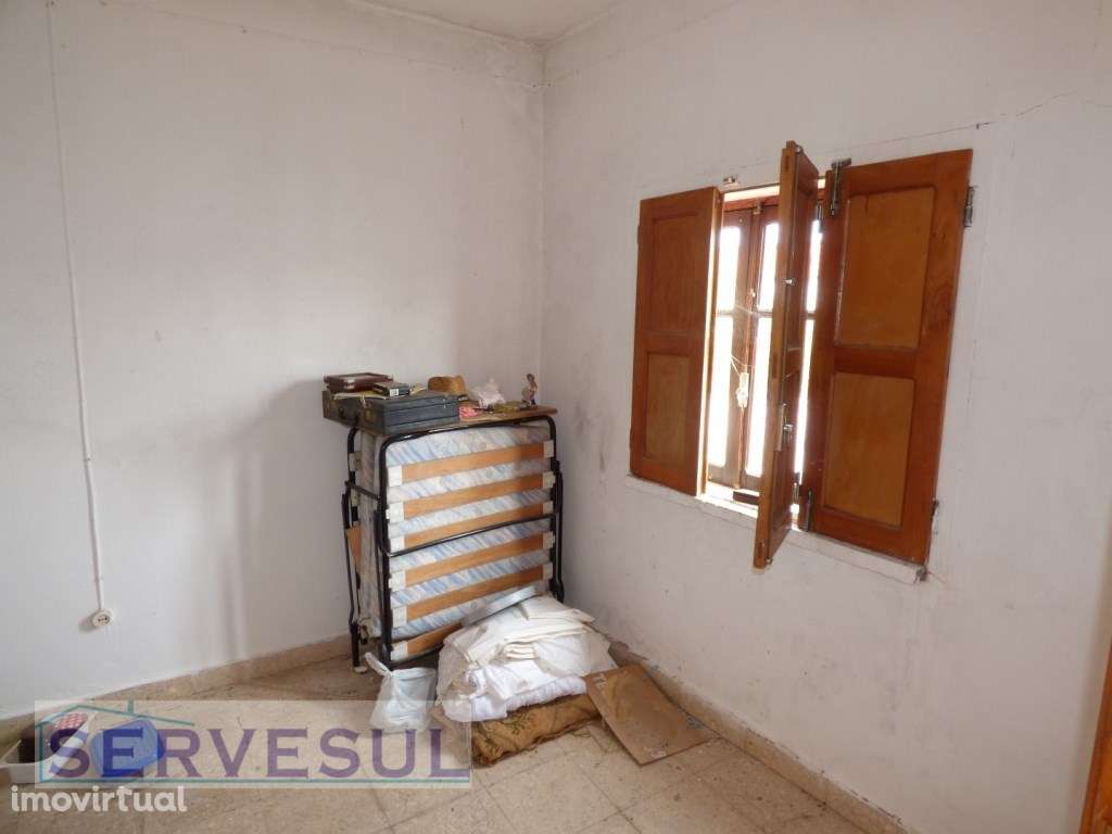 Casa térrea geminada para restaurar com 2 quartos, terreno de 2880m... - Grande imagem: 5/24