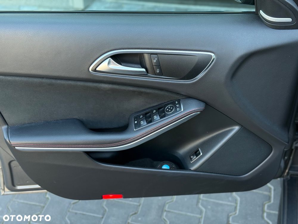 Mercedes-Benz GLA AMG 45 4-Matic - 18