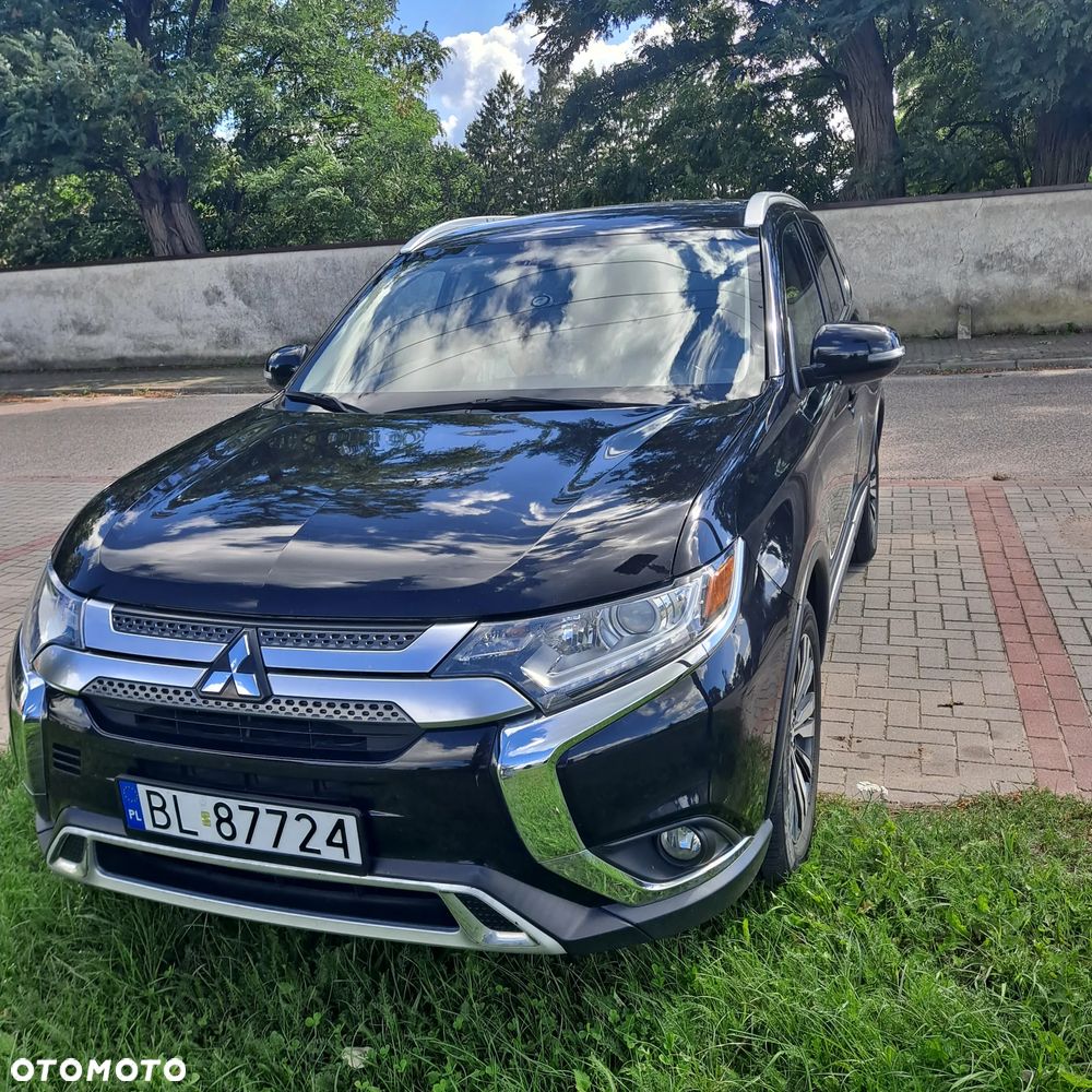 Mitsubishi Outlander - 1