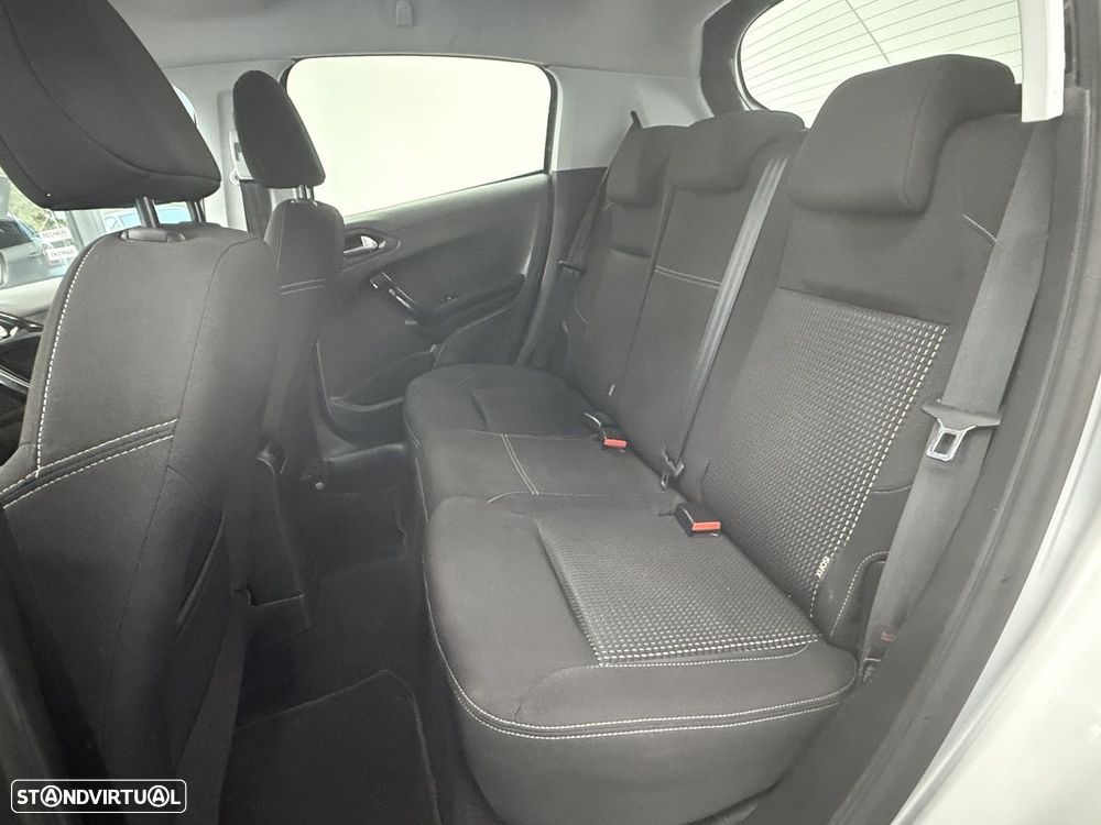 Peugeot 208 1.2 PureTech Allure - 12