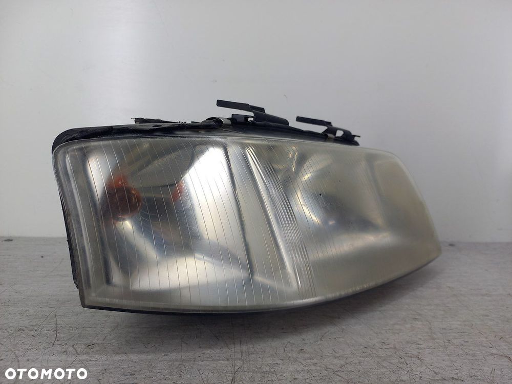 LAMPA PRZÓD PRAWA XENON AUDI A6 C5 - 6