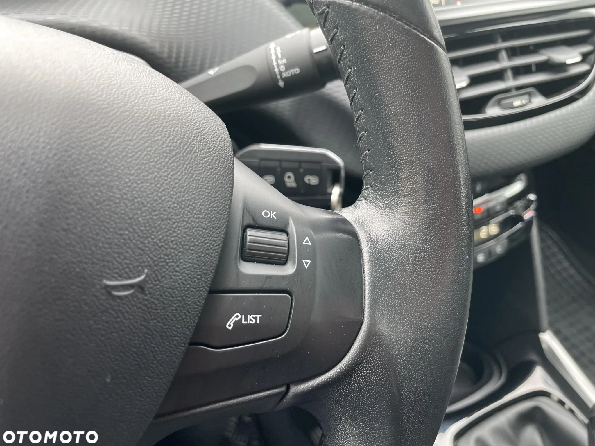 Peugeot 2008 1.2 Pure Tech Active S&S - 26