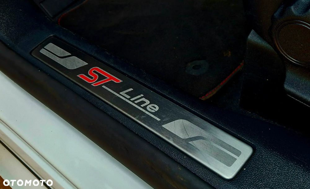 Ford Kuga Plug-in Hybrid ST-LINE - 20