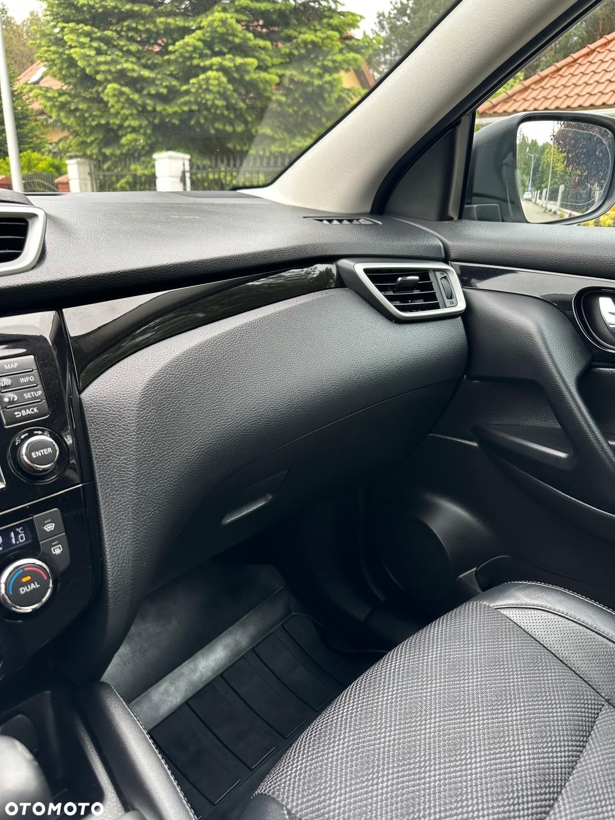 Nissan Qashqai 1.2 DIG-T Xtronic TEKNA - 32