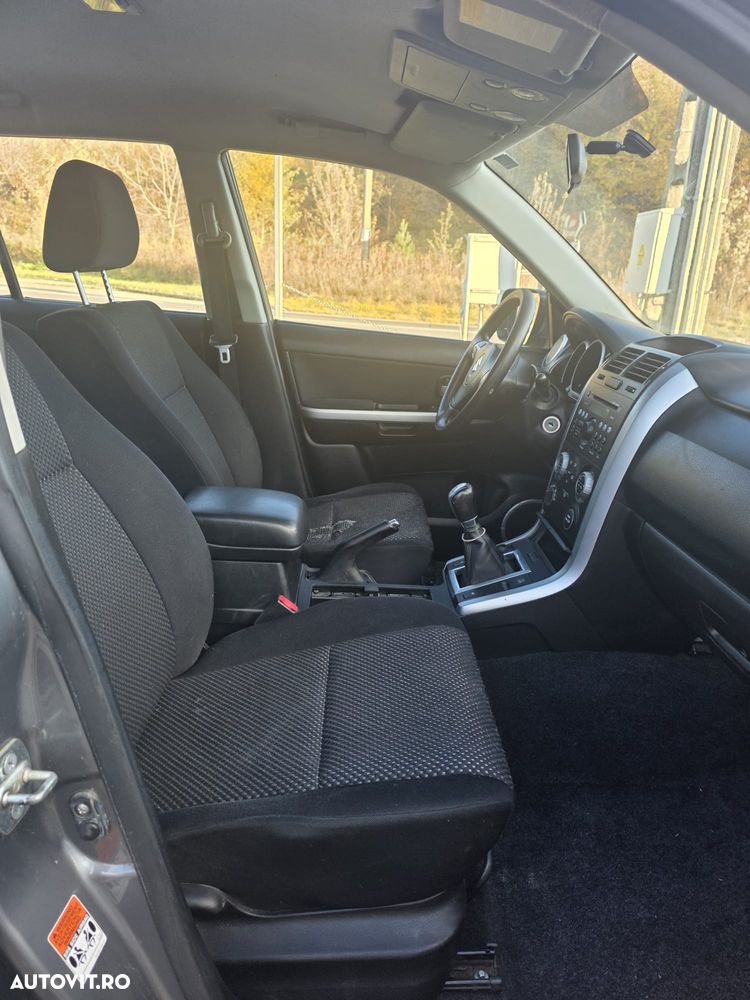 Suzuki Grand Vitara 1.9 DDiS Comfort + DPF Family - 6