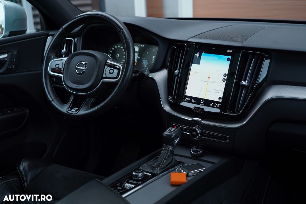Volvo XC 60 D5 AWD Geartronic RDesign - 24