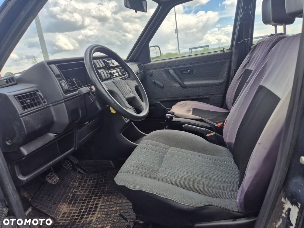 Volkswagen Golf 1.6 GL - 13