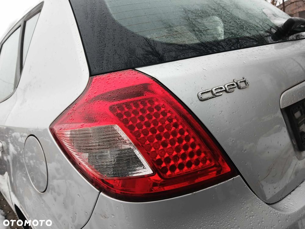 Kia Ceed HB Lampa tylna lewa, prawa-uszkodzone - 2