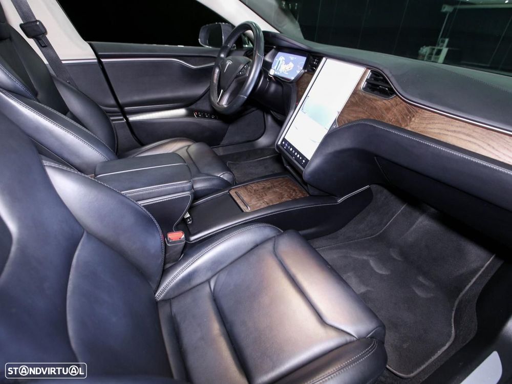 Tesla Model S - 9