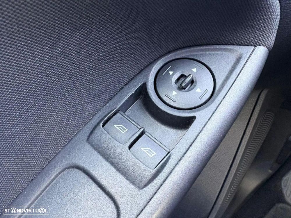 Ford Focus 1.0 EcoBoost S&S COOL&CONNECT DESIGN - 34