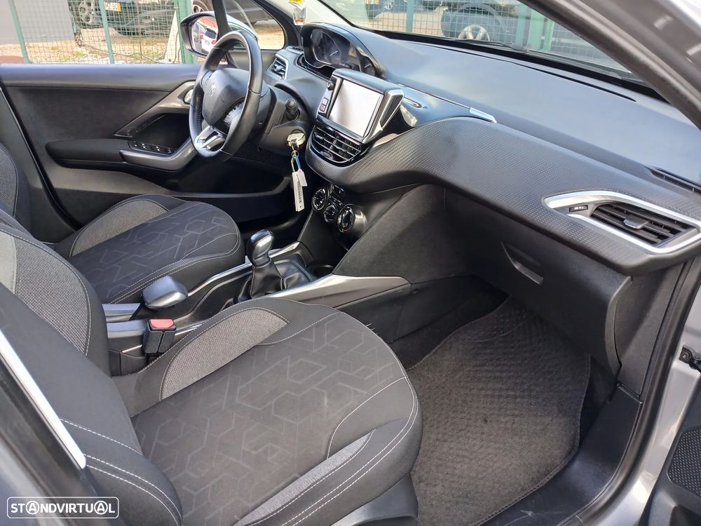 Peugeot 2008 1.2 PureTech Style - 25