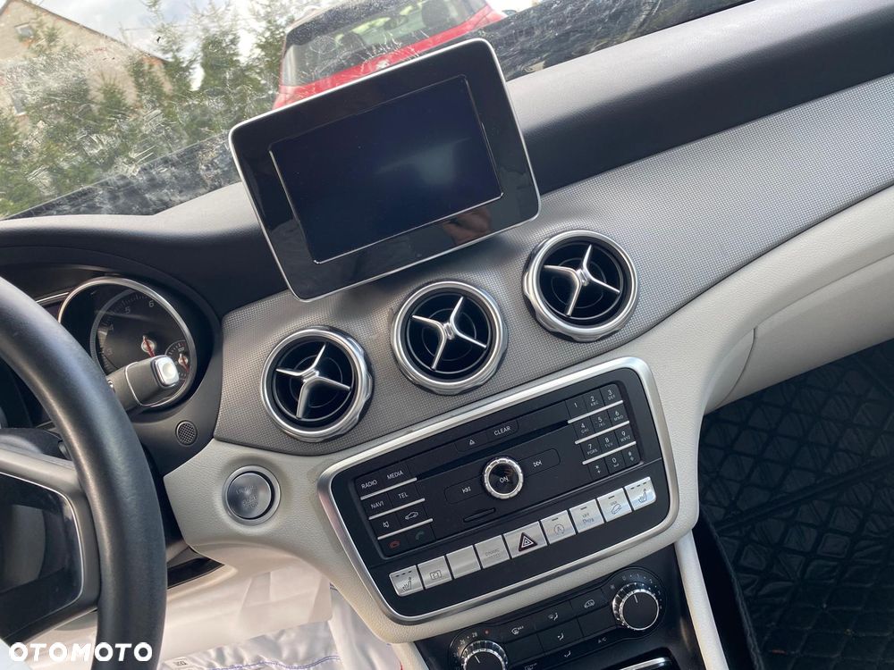 Mercedes-Benz GLA 250 4Matic 7G-DCT AMG Line - 11