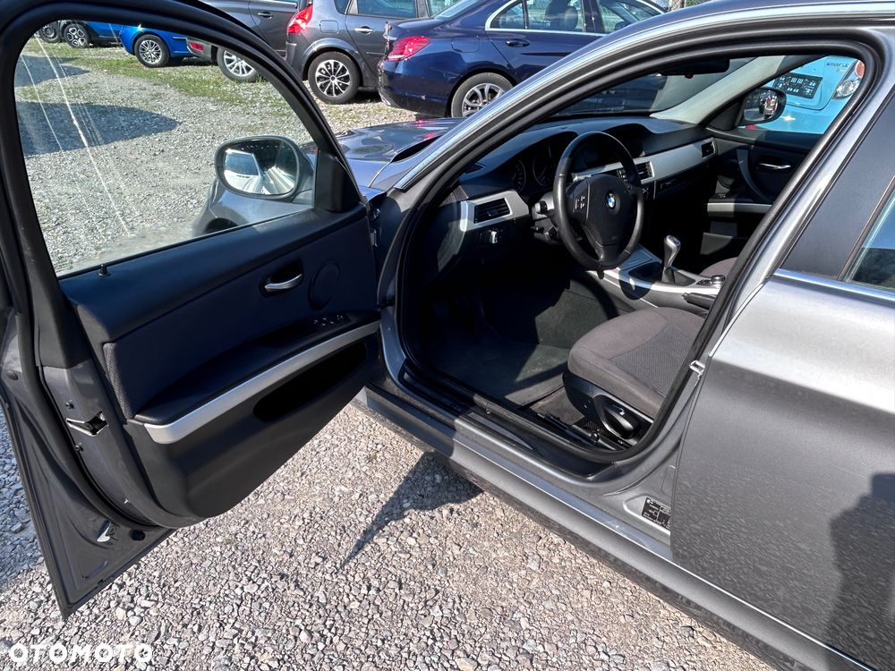 BMW Seria 3 318i Edition Exclusive - 7