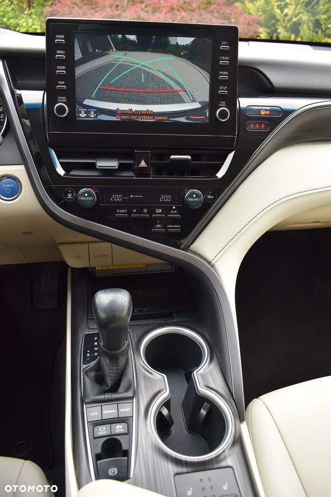 Toyota Camry 2.5 Hybrid Executive CVT - 10