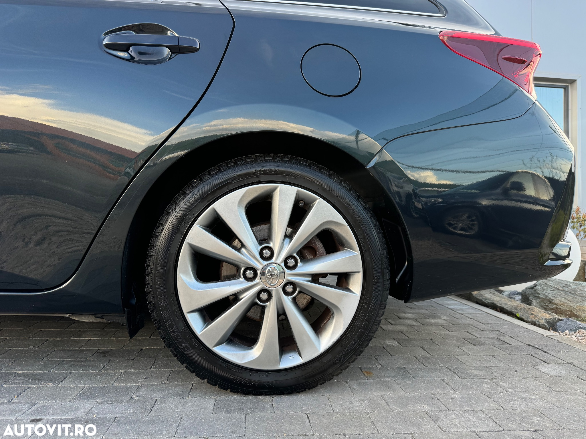 Toyota Auris 1.8 L VVT-i Hybrid Sol - 32