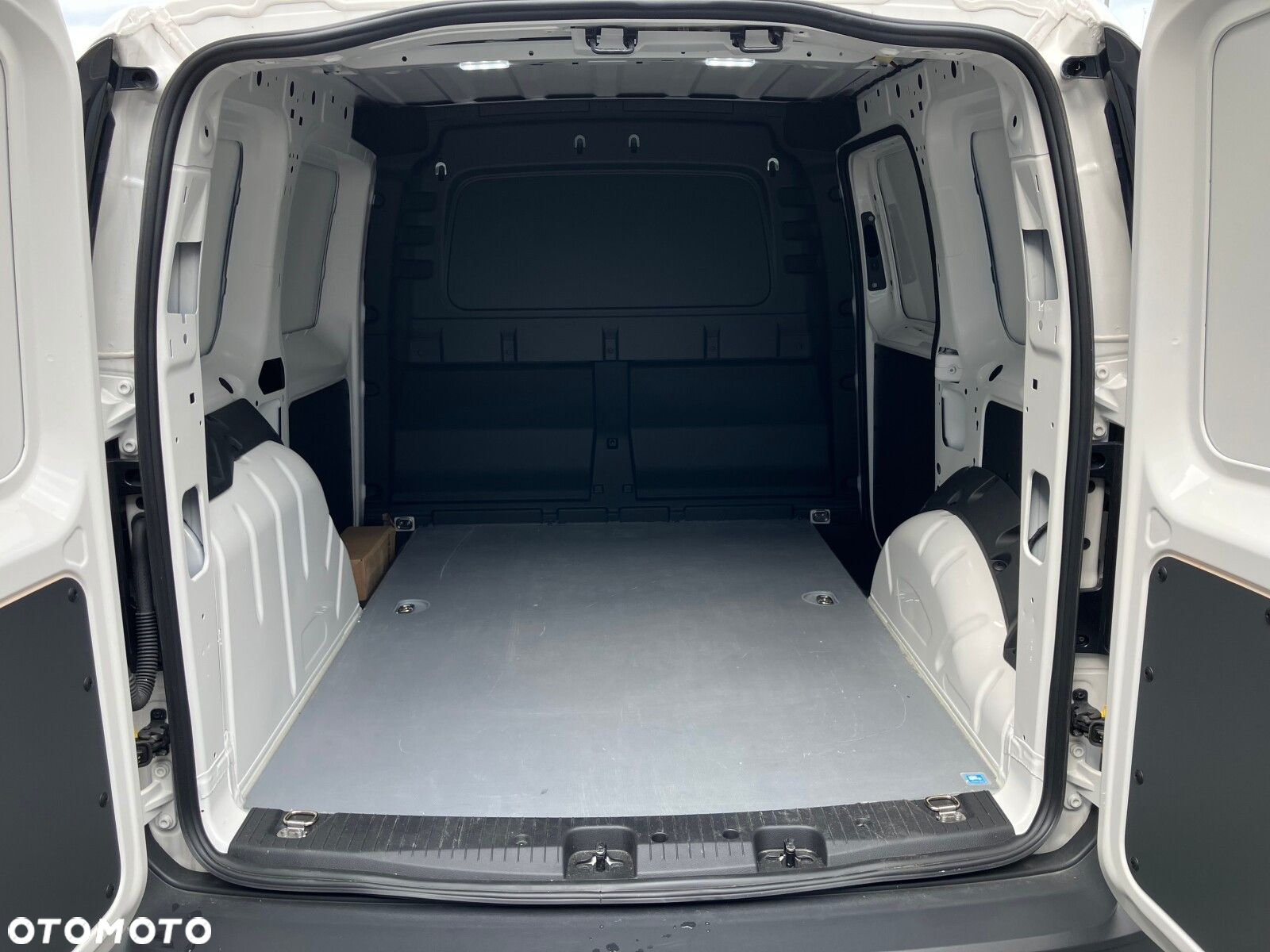 Volkswagen Caddy Caddy  silnik: 2,0 l TDI EU6 SCR  75 kW skrzynia biegów: manualna 6 -biegowa rozstaw osi: 2755 mm - 32