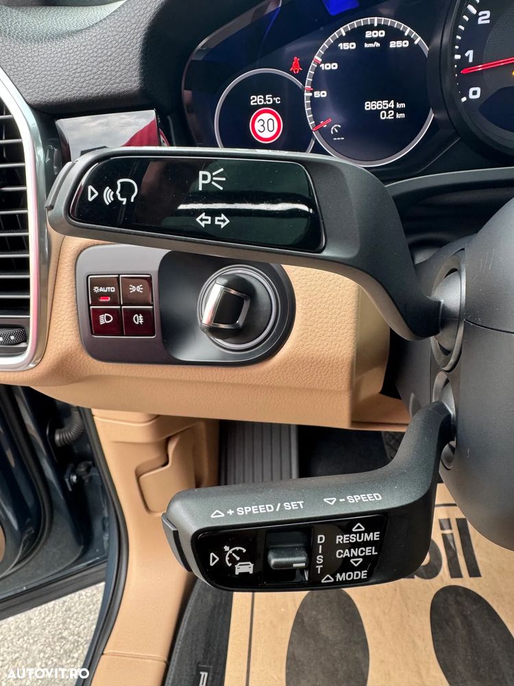 Porsche Cayenne - 21