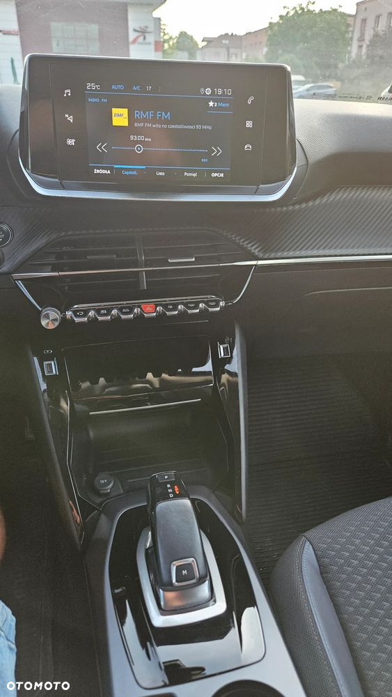 Peugeot 2008 1.2 PureTech Allure S&S EAT8 - 31