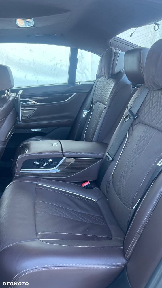 BMW Seria 7 750d xDrive - 24