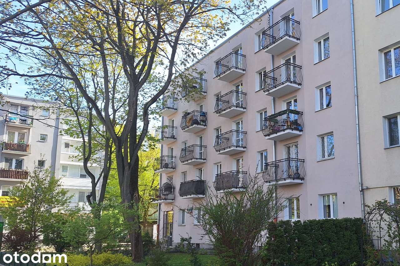 Metro Wierzbno - 4 pokoje z klimatyzacją w kamienicy