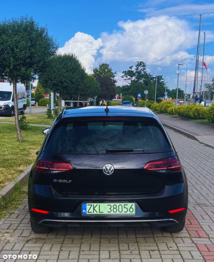 Volkswagen Golf - 6