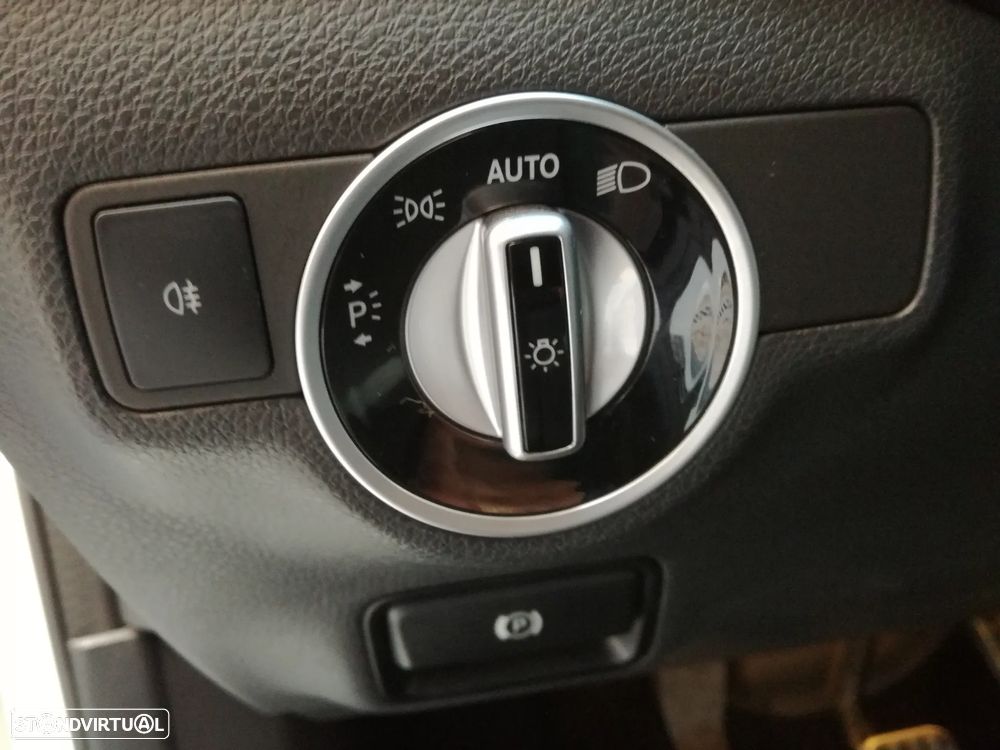 Mercedes-Benz A 200 d AMG Line - 19