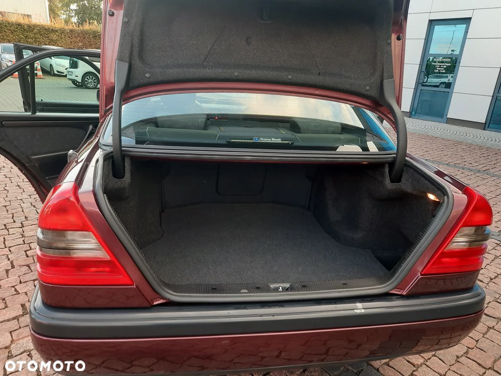 Mercedes-Benz Klasa C 200 Elegance - 21