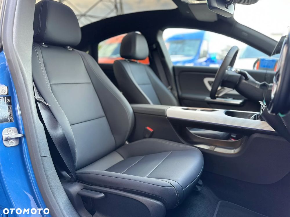 Mercedes-Benz CLA - 25