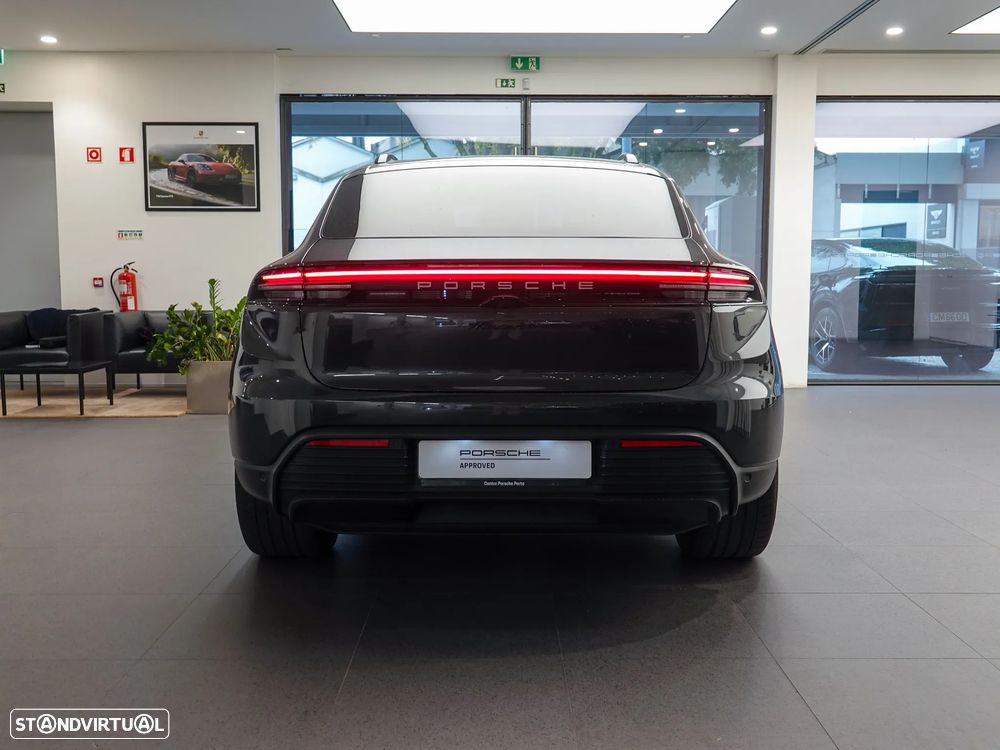 Porsche Macan Electric 4 - 6