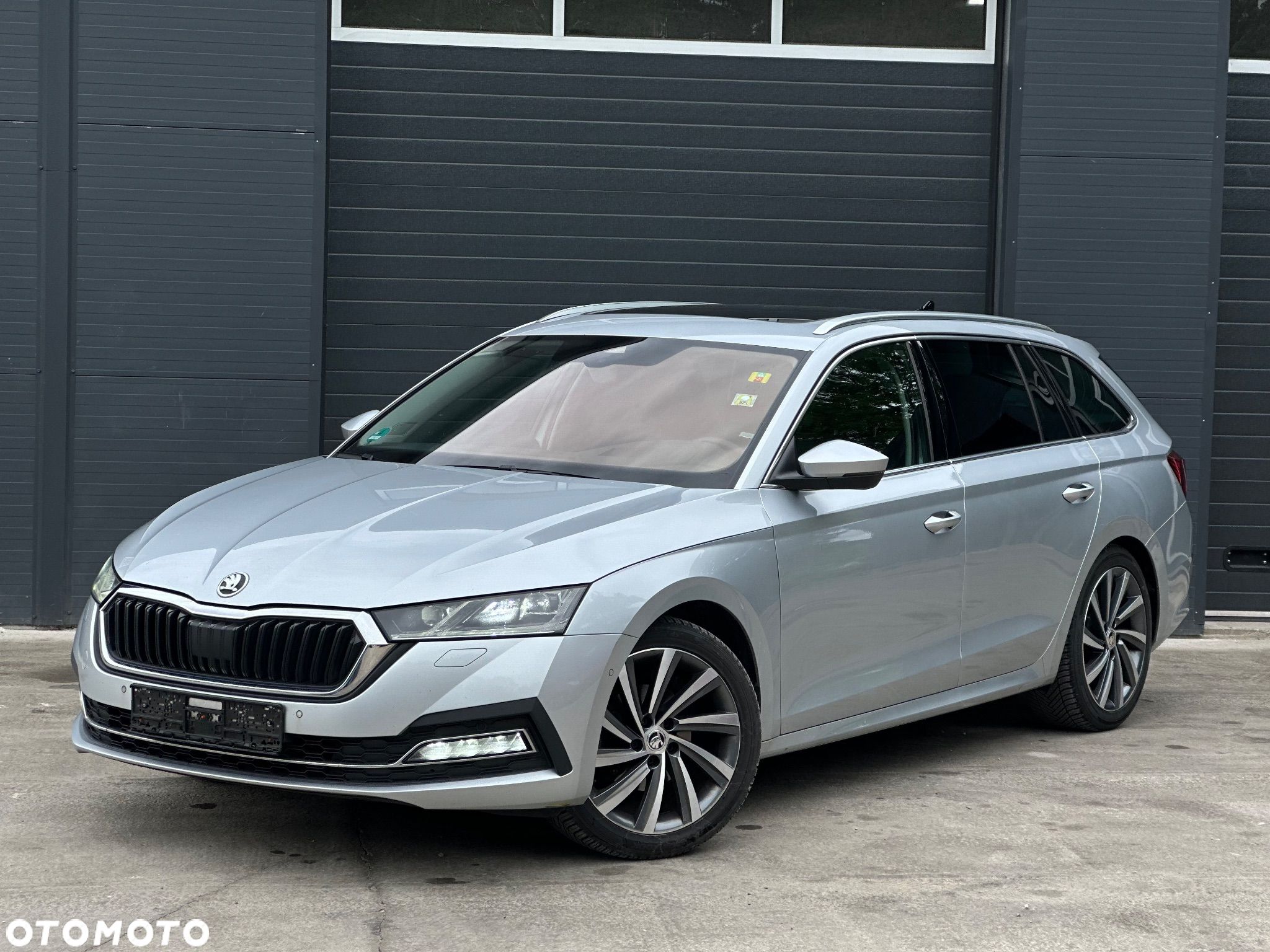 Skoda Octavia Combi 2.0 TDI DSG Exclusive Plus - 1