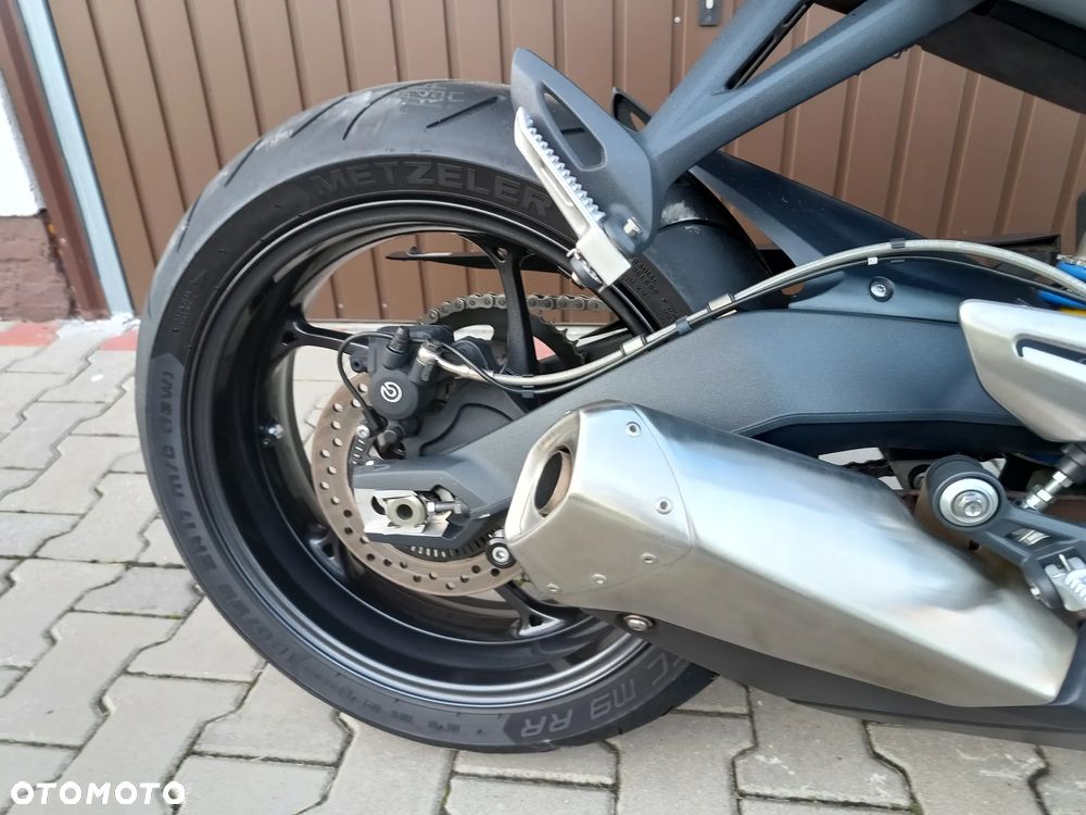 Triumph Street Triple - 17