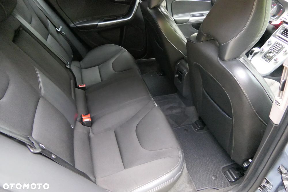 Volvo S60 D3 Drive-E Momentum - 20