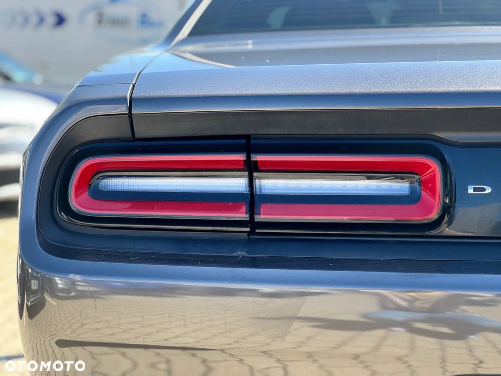 Dodge Challenger - 12