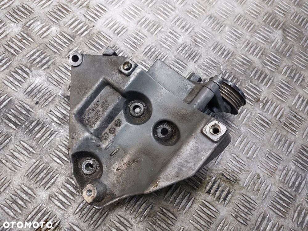ŁAPA MOCOWANIE SPRĘŻARKI KLIMATYZACJI PASSAT B5 2.0 8V 06B260885D - 3