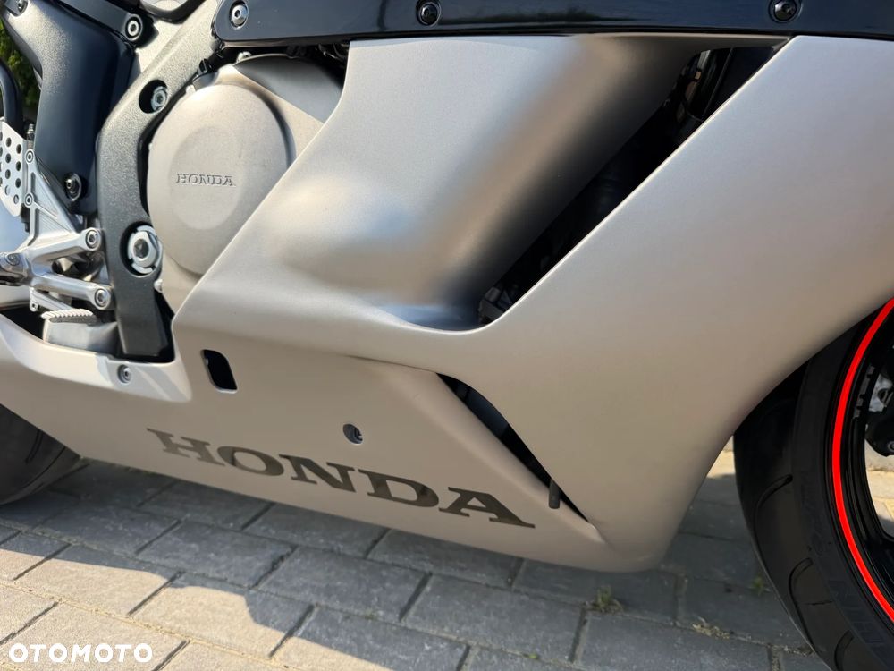Honda CBR - 13