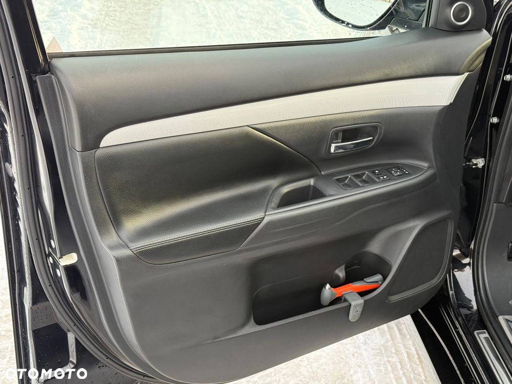 Mitsubishi Outlander 2.0 4WD Top - 14