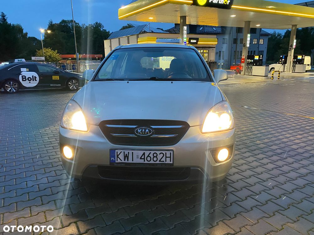 Kia Carens - 4