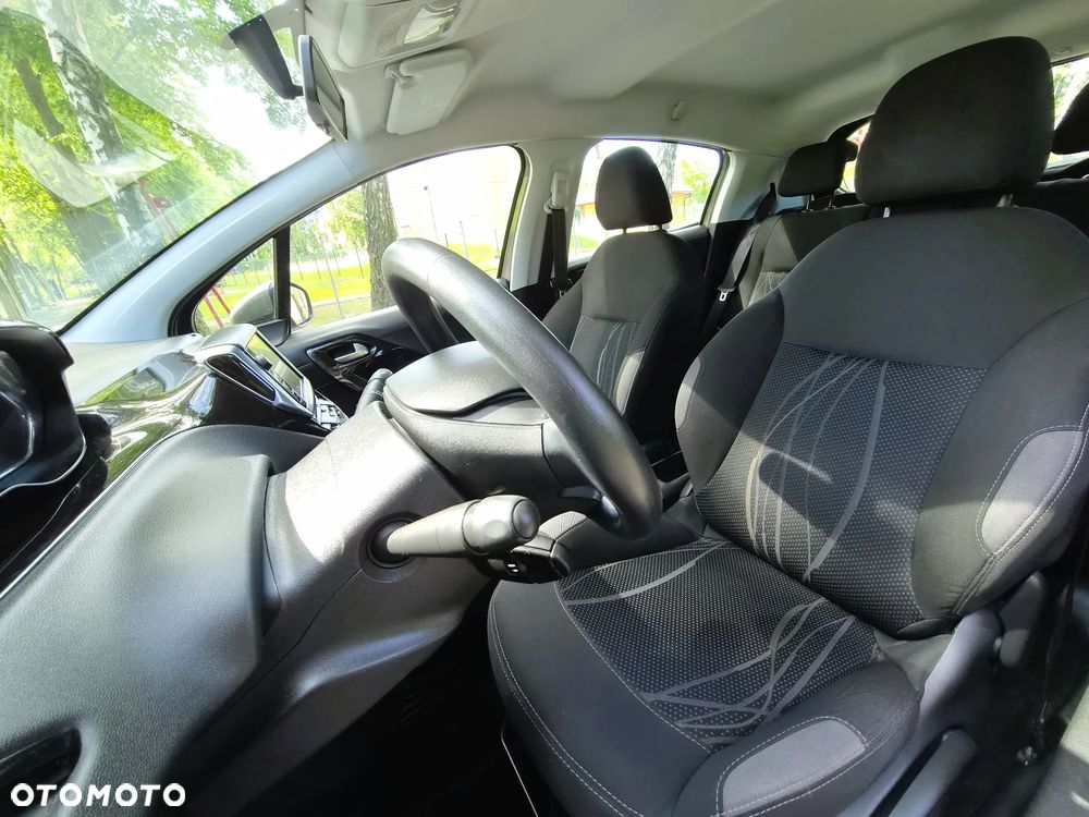 Peugeot 208 - 10