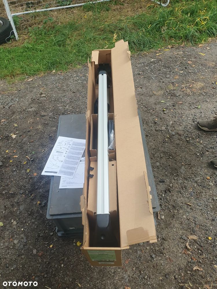 bagażnik dachowy Nissan Qashqai I J10 KE730-JD010 Podstawowy aluminiowy bagażnik dachowy bez relingów Nissan Qashqai J10 - 2