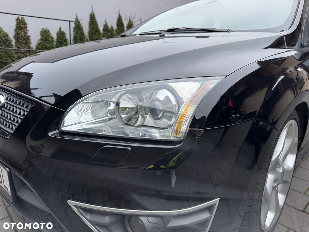 Ford Focus 2.5 ST - 12